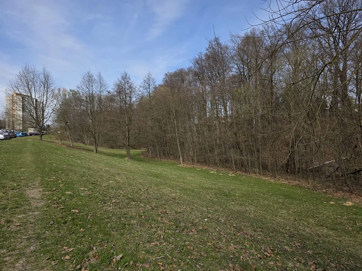 Prodej komerčního pozemku 2561 m²